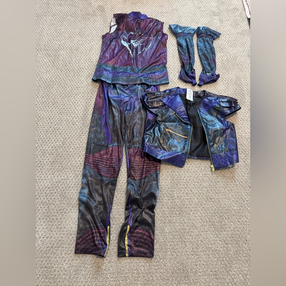 Disney Store Descendants 3 Mal Costume 3 Costume rare size 7/8